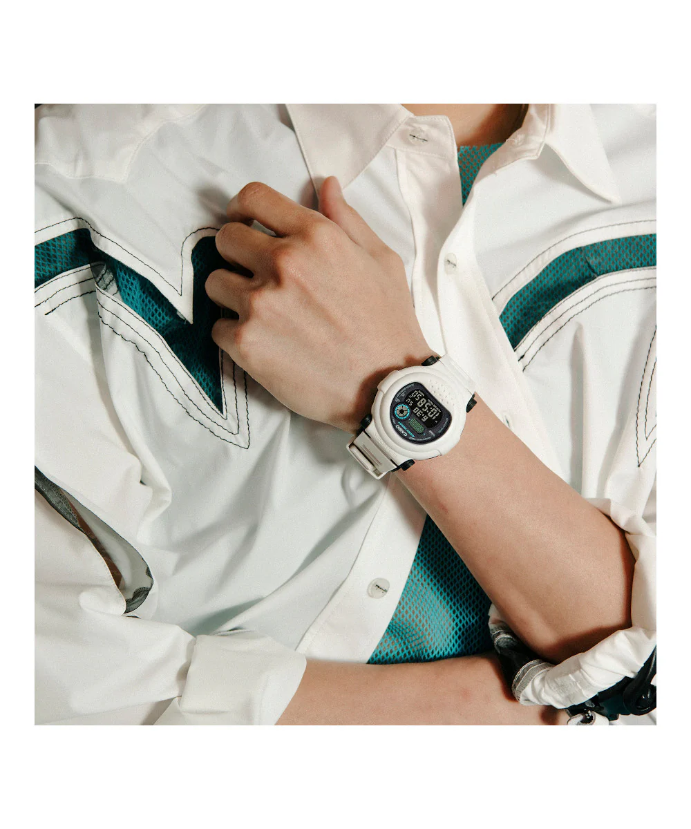 RELOJ CASIO G-SHOCK G-B001SF-7DR- BLANCO - Image 2