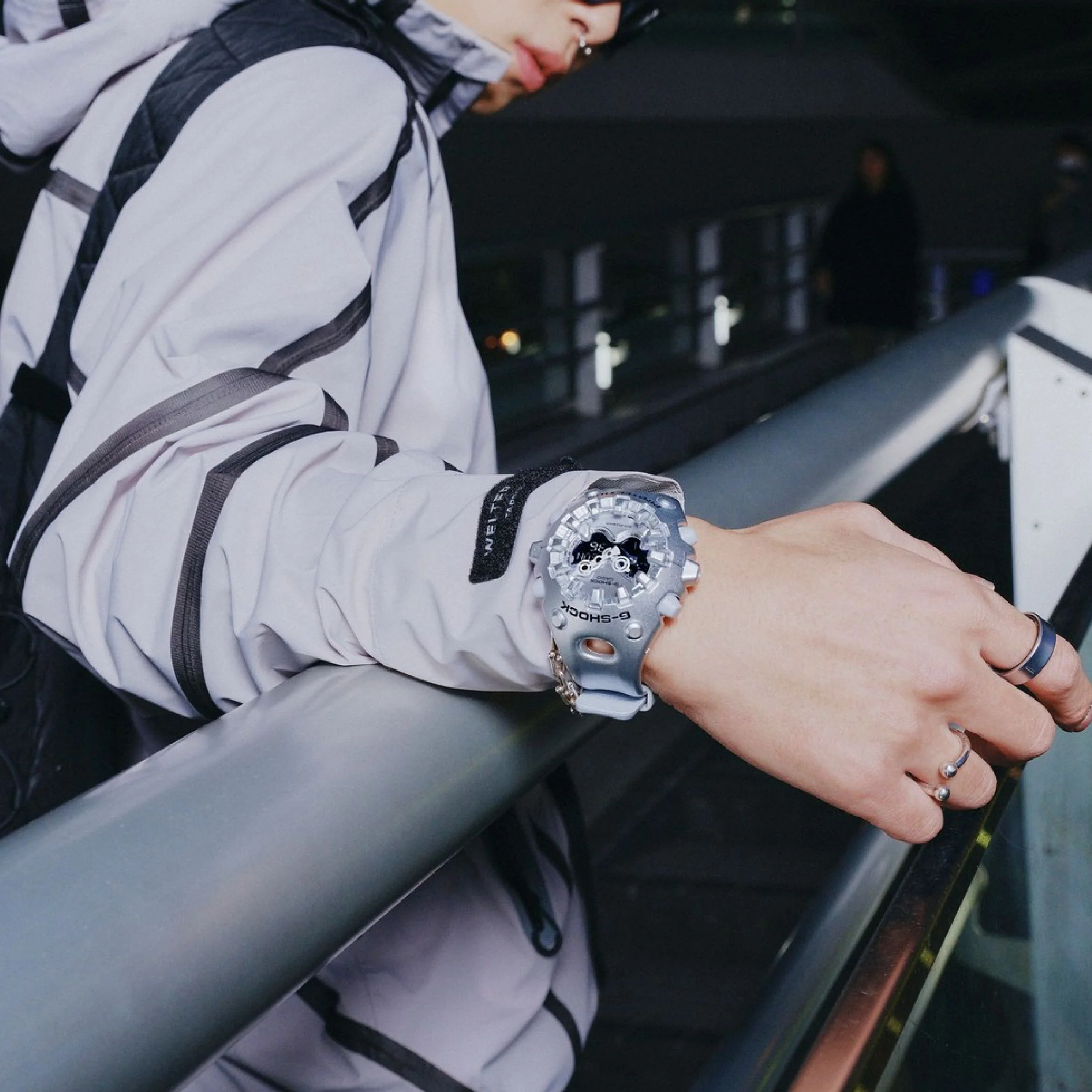 RELOJ CASIO G-SHOCK GA-V01A-8ADR - GRIS - Image 2