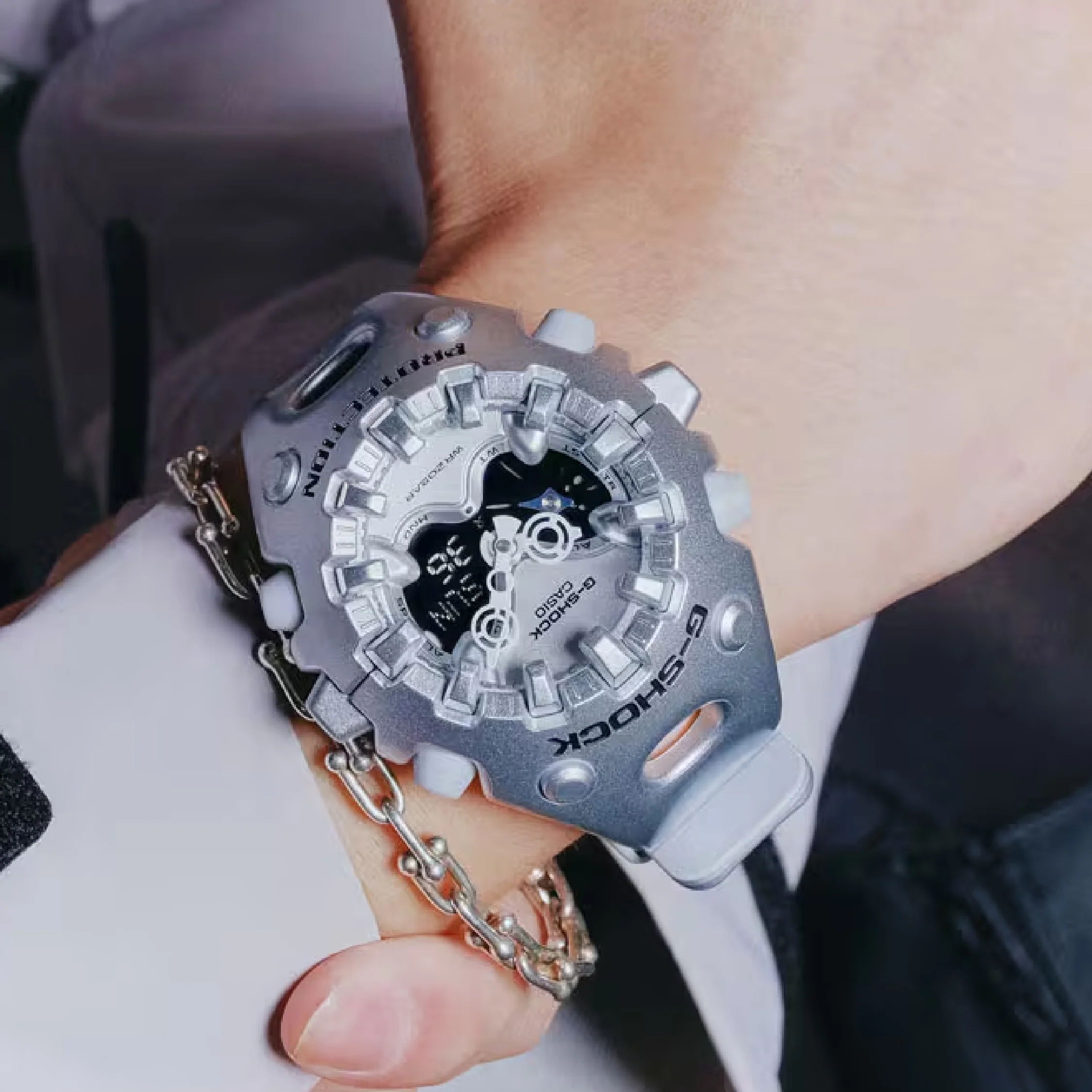 RELOJ CASIO G-SHOCK GA-V01A-8ADR - GRIS - Image 4