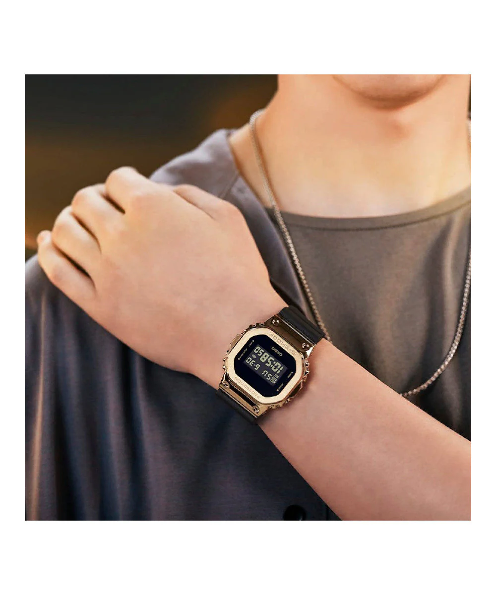 RELOJ CASIO G-SHOCK GM-5600G-9DR- DORADO - Image 2